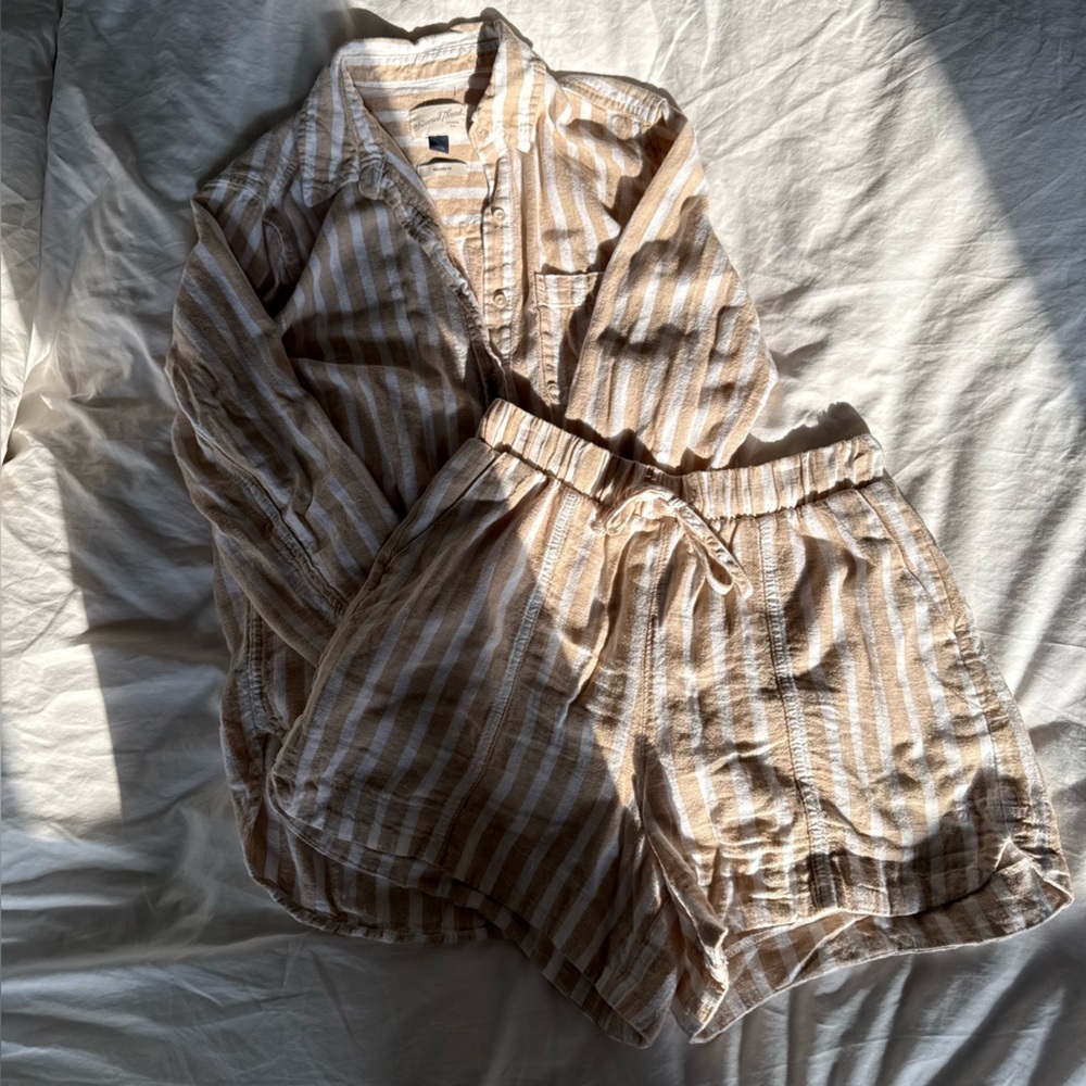 Universal thread striped linen blend set - image 1